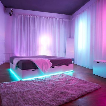 Huge Apartment With Home Cinema And Kitchen In Friedrichshain Berlino Esterno foto